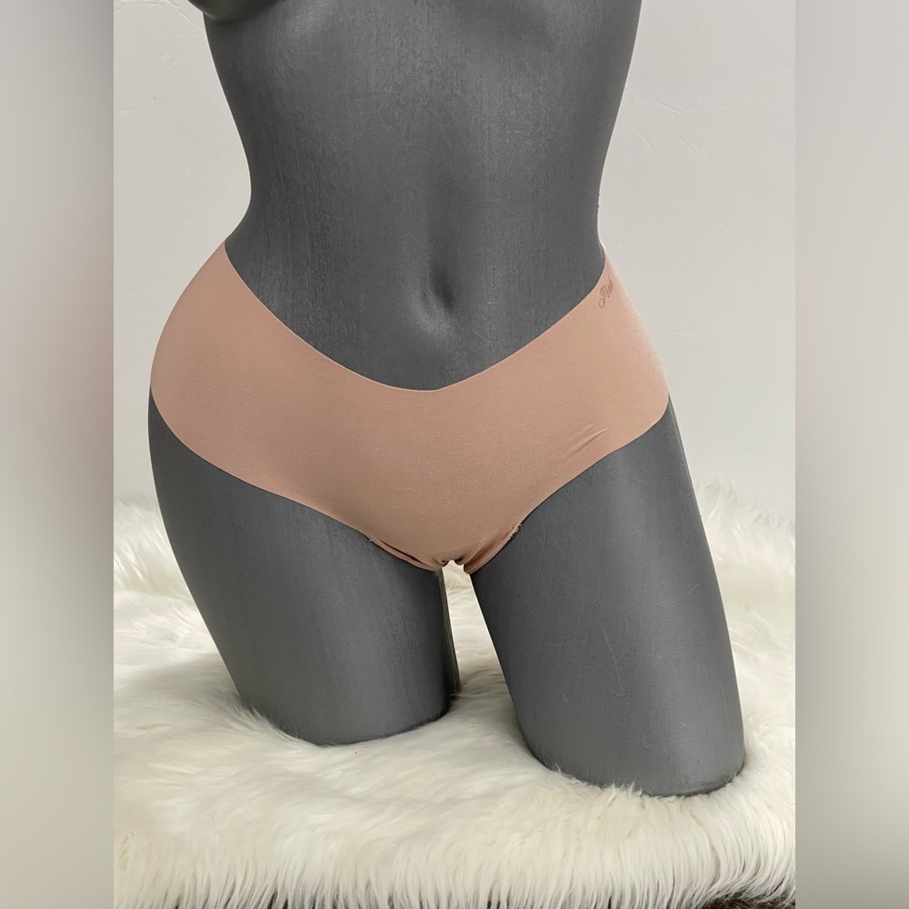 Victorias Secret Pink No Show Seamless Cheeky Panty Underwear. NWT